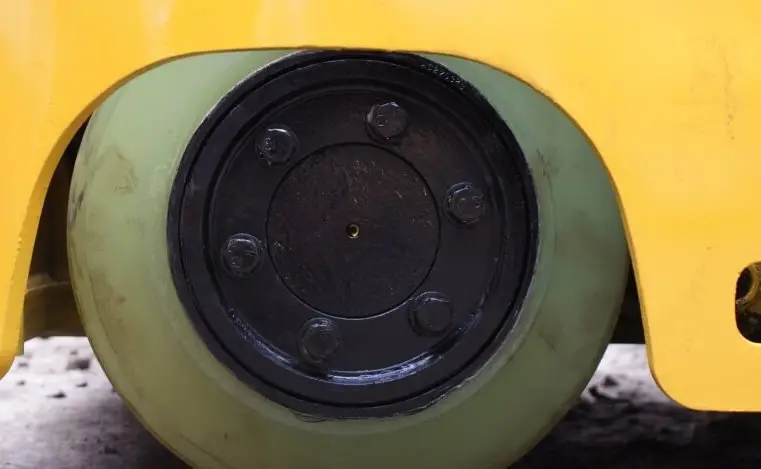 Tối Ưu Hiệu Quả Với Bánh Xe Nâng Điện PU TCM - Giải Pháp Vượt Trội Cho Hoạt Động Kho Bến