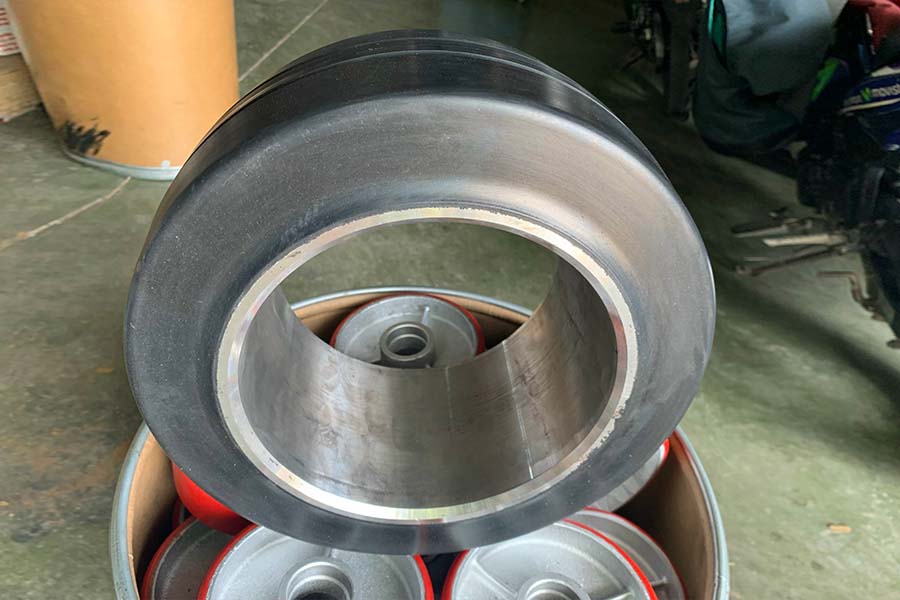 Bánh lái xe nâng điện - Tinh hoa vận hành tối ưu cho nhà kho hiện đại