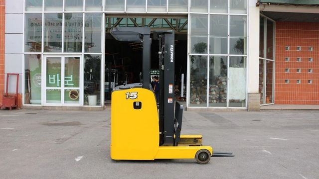 Bánh xe nâng điện đứng lái – Giải pháp nâng hạ hiện đại cho kho hàng và sản xuất