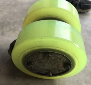 Bánh xe nâng điện đứng lái – Giải pháp nâng hạ hiện đại cho kho hàng và sản xuất