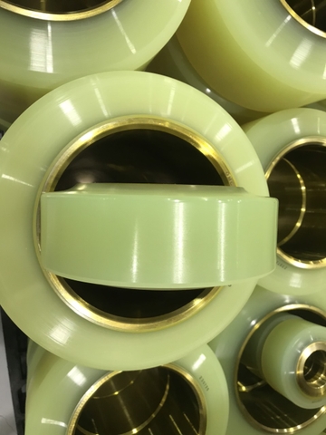 Bánh xe nâng điện - Khám phá công nghệ bánh xe tối ưu cho vận hành kho bãi hiện đại