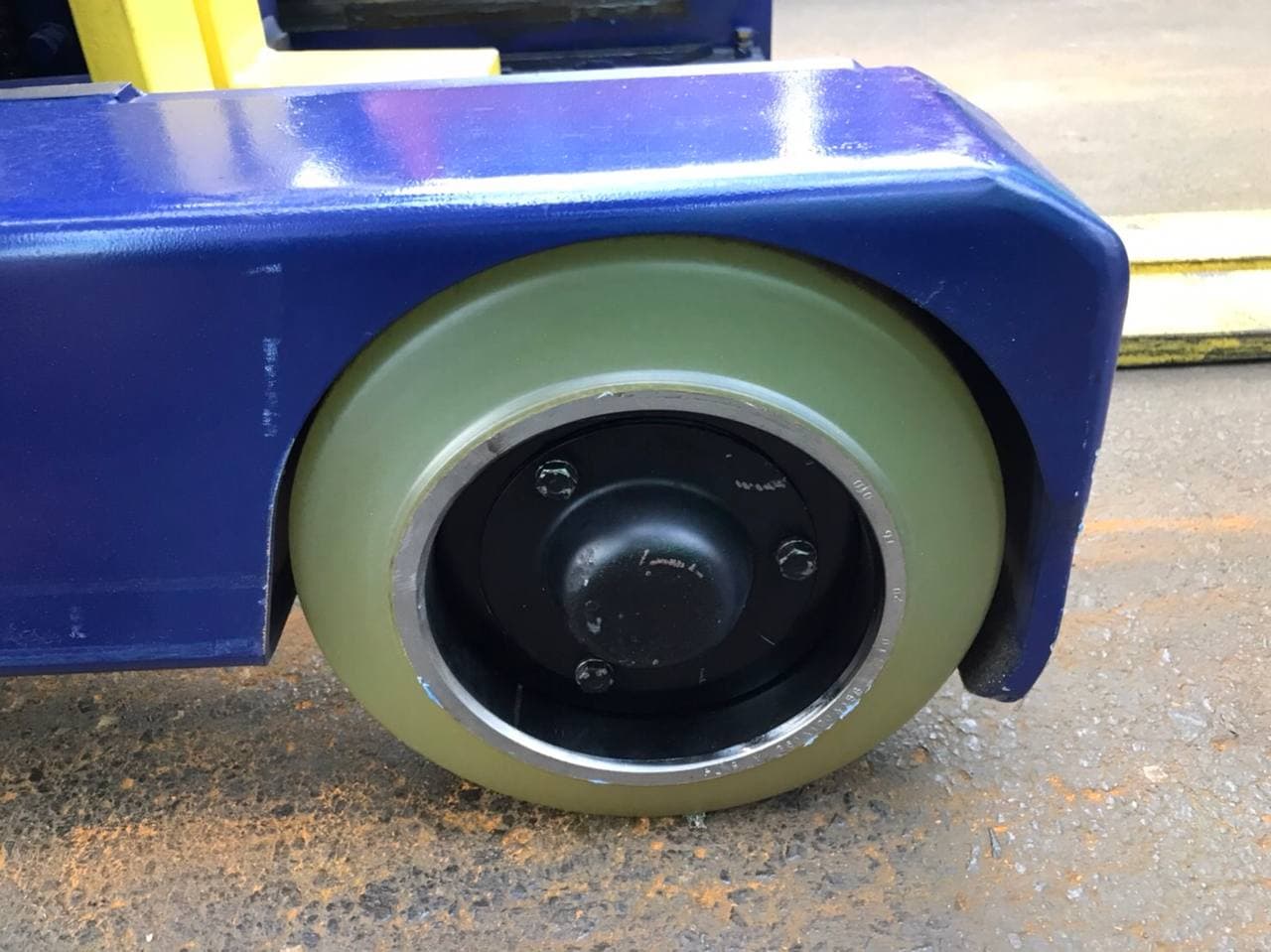 Bánh xe nâng điện PU Nichiyu – Tăng cường hiệu suất, bền bỉ vận hành